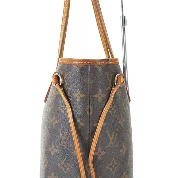 Louis Vuitton Neverfull Pm NO LOW BALL OFFERS ACCEPTED. - Picture 3 of 8